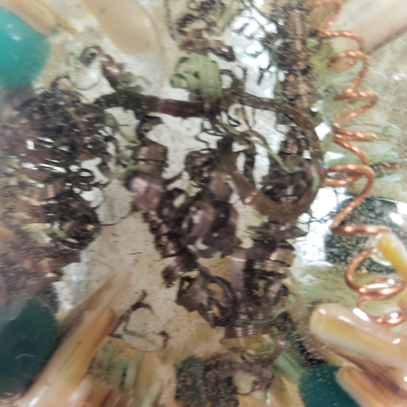 Handmade Orgonite Crystal & Fluorite Generator - Picture 5 of 9